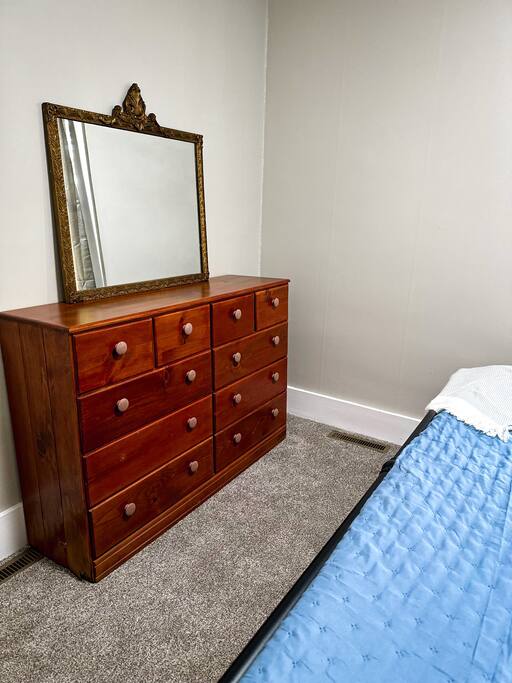 F & S Cottage | Wifi, Smart TV, Laundry, Pets OK