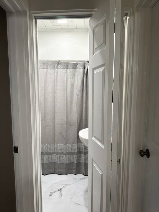 F & S Cottage | Wifi, Smart TV, Laundry, Pets OK