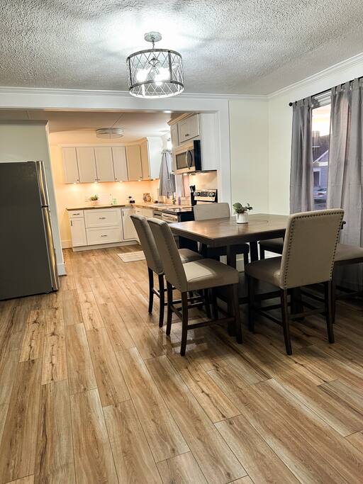 F & S Cottage | Wifi, Smart TV, Laundry, Pets OK
