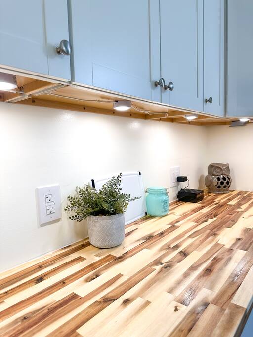 F & S Cottage | Wifi, Smart TV, Laundry, Pets OK
