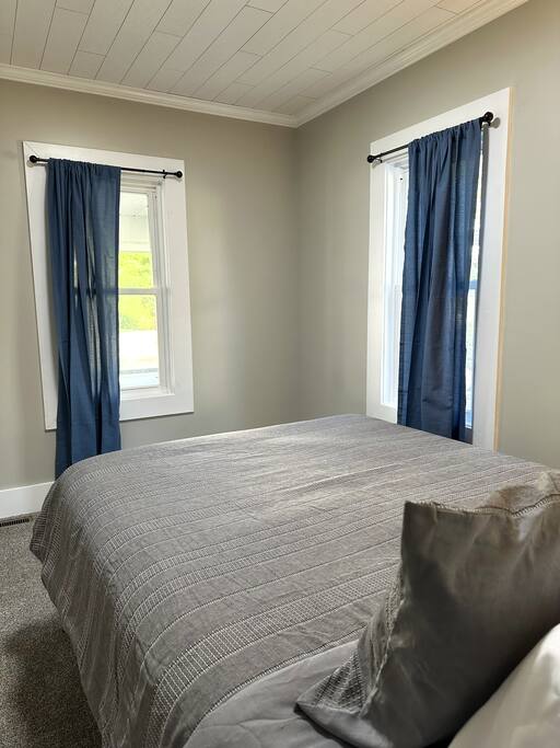 F & S Cottage | Wifi, Smart TV, Laundry, Pets OK