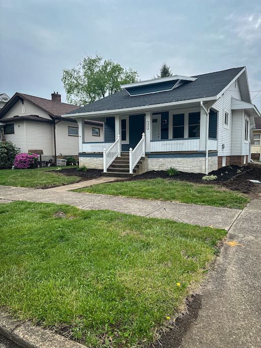 F & S Cottage | Wifi, Smart TV, Laundry, Pets OK