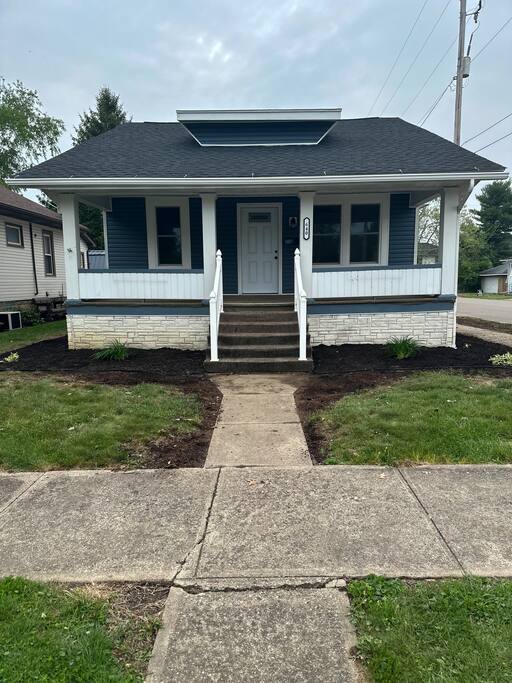 F & S Cottage | Wifi, Smart TV, Laundry, Pets OK