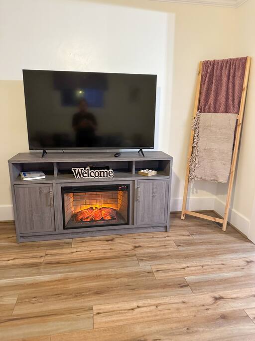 F & S Cottage | Wifi, Smart TV, Laundry, Pets OK