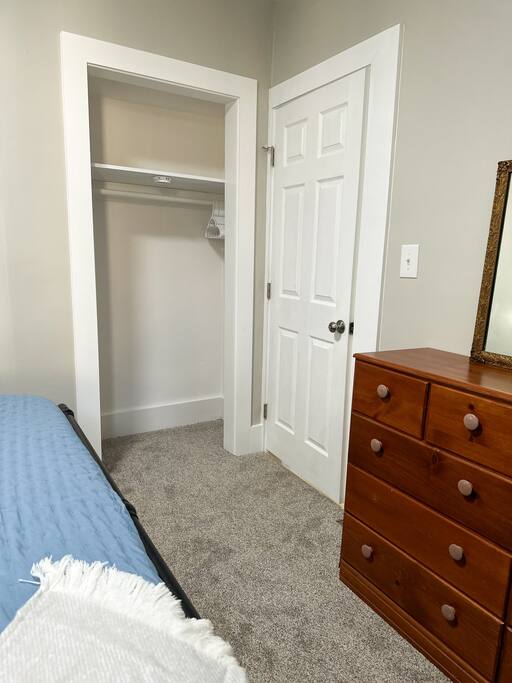 F & S Cottage | Wifi, Smart TV, Laundry, Pets OK