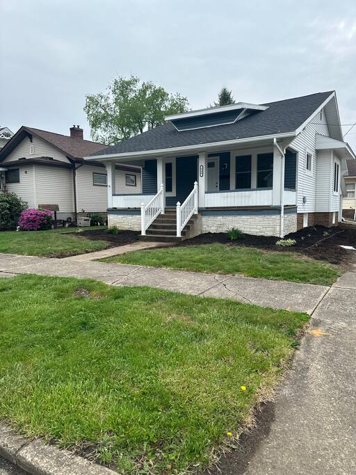 F & S Cottage | Wifi, Smart TV, Laundry, Pets OK
