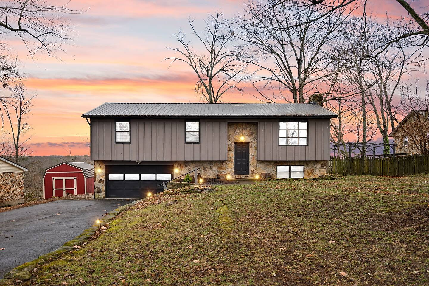 Welcome to your Lake Cumberland retreat—sunset views and room for 14.