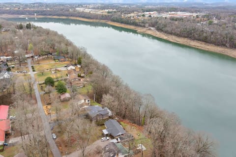 See how the river bends—true lakefront living at its finest.