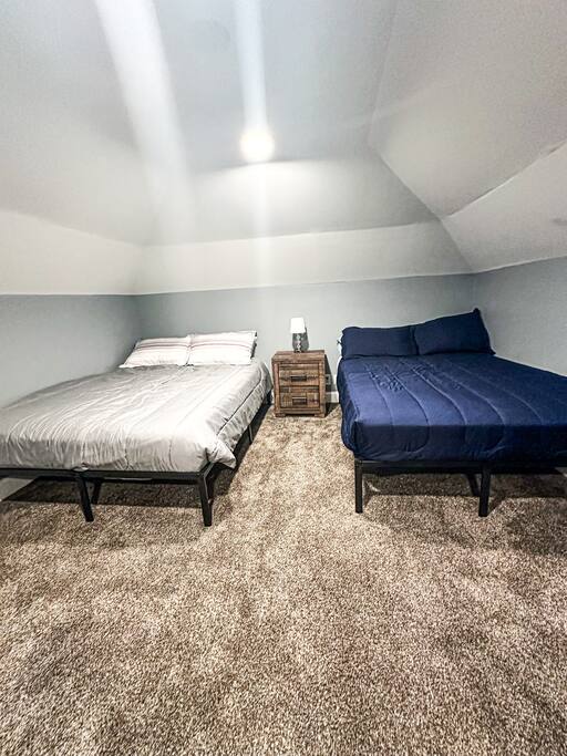 The Truro House: Large Yard for Pets, WiFi & Grill