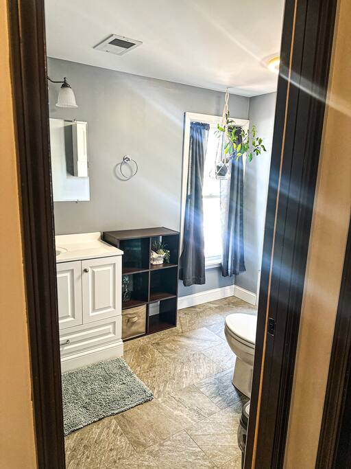 The Truro House: Large Yard for Pets, WiFi & Grill