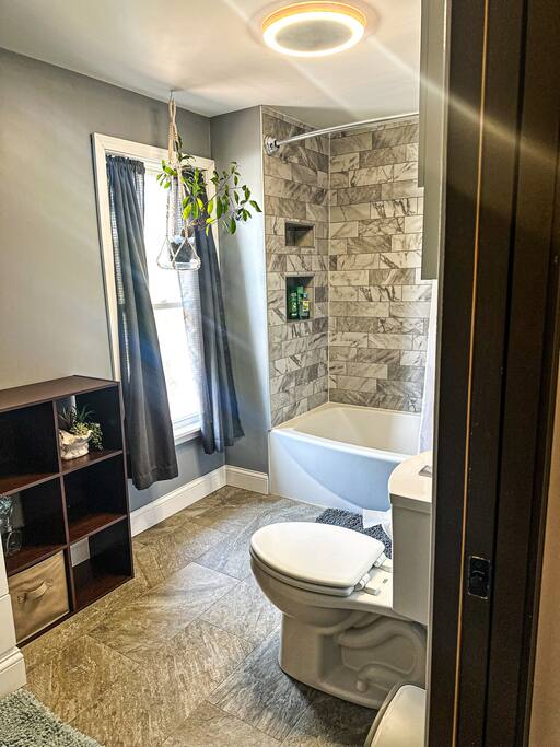 The Truro House: Large Yard for Pets, WiFi & Grill