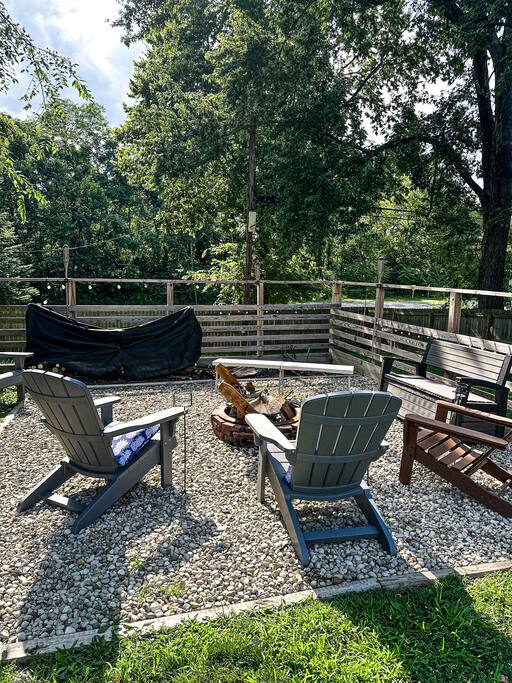 The Truro House: Large Yard for Pets, WiFi & Grill