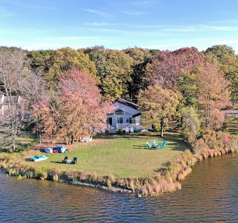 Waterfront Poconos Lake Retreat *NEW*