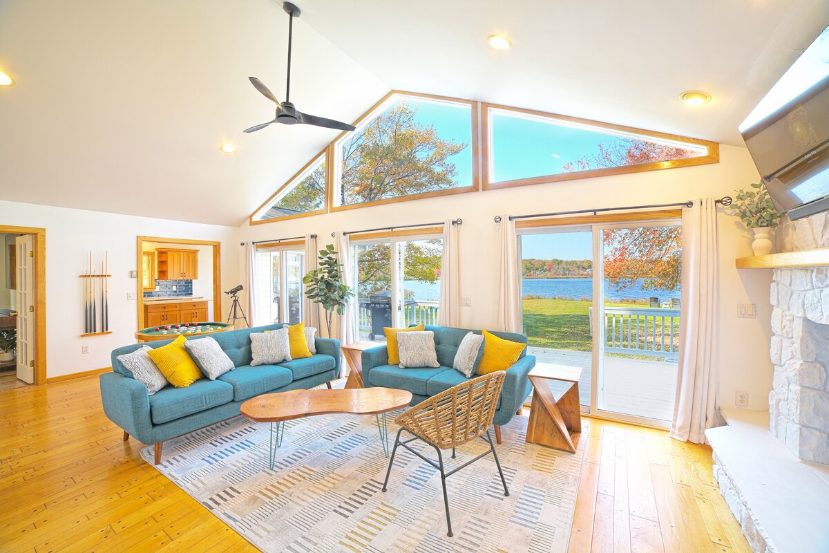 Epic view of the lake and yard.  Extra seating at hand for bigger groups.