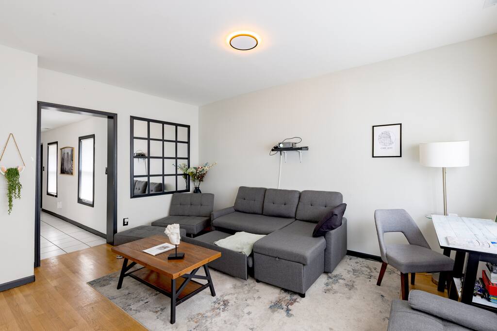 Movie Room, Sauna, Garden Oasis in Central Manor