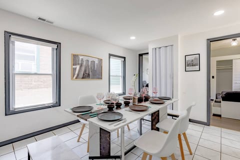 Enjoy the natural light, and artwork while enjoying your stay in Chicago!