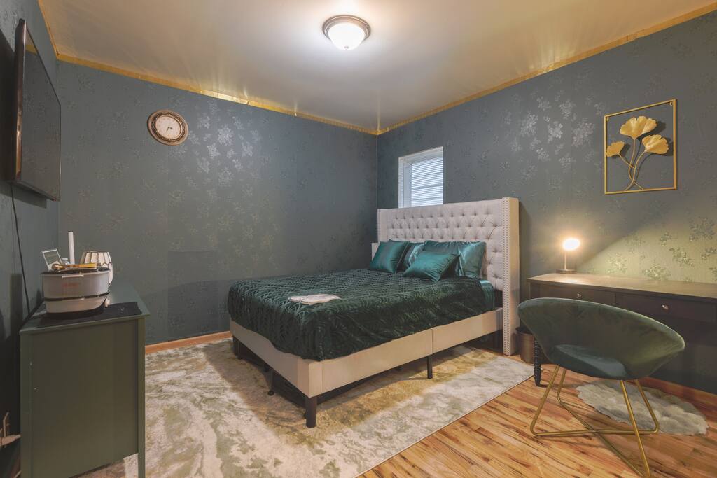 Vintage Vibes & Movie Nights | Chic Family Loft