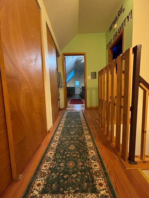 Vintage King Suite in 3-BED APT (10min to DT)