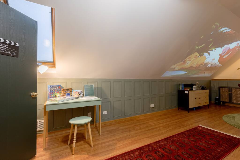 Vintage King Suite in 3-BED APT (10min to DT)