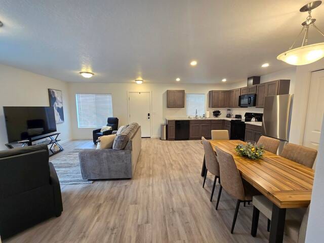 Hill Base Modern - Umatilla