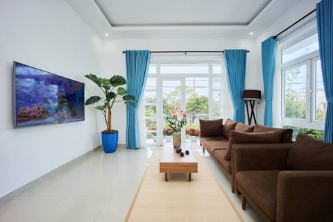 Nelly Villa