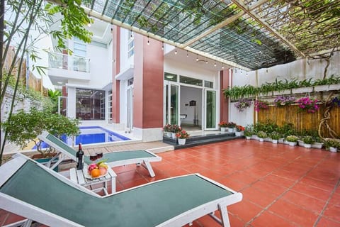 Nelly Villa