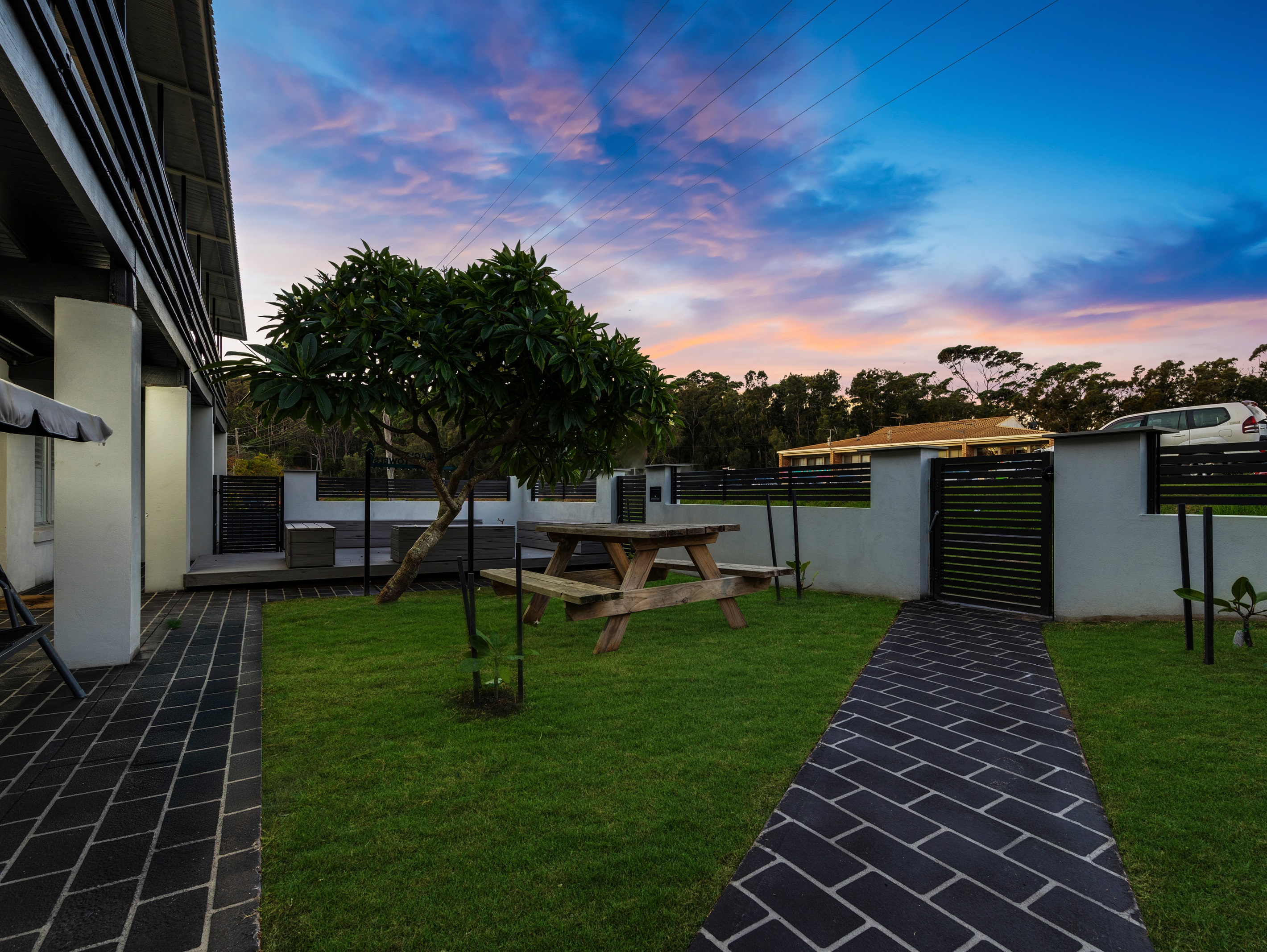 Skyes Beach House - Upstairs Accommodation - Malua Bay