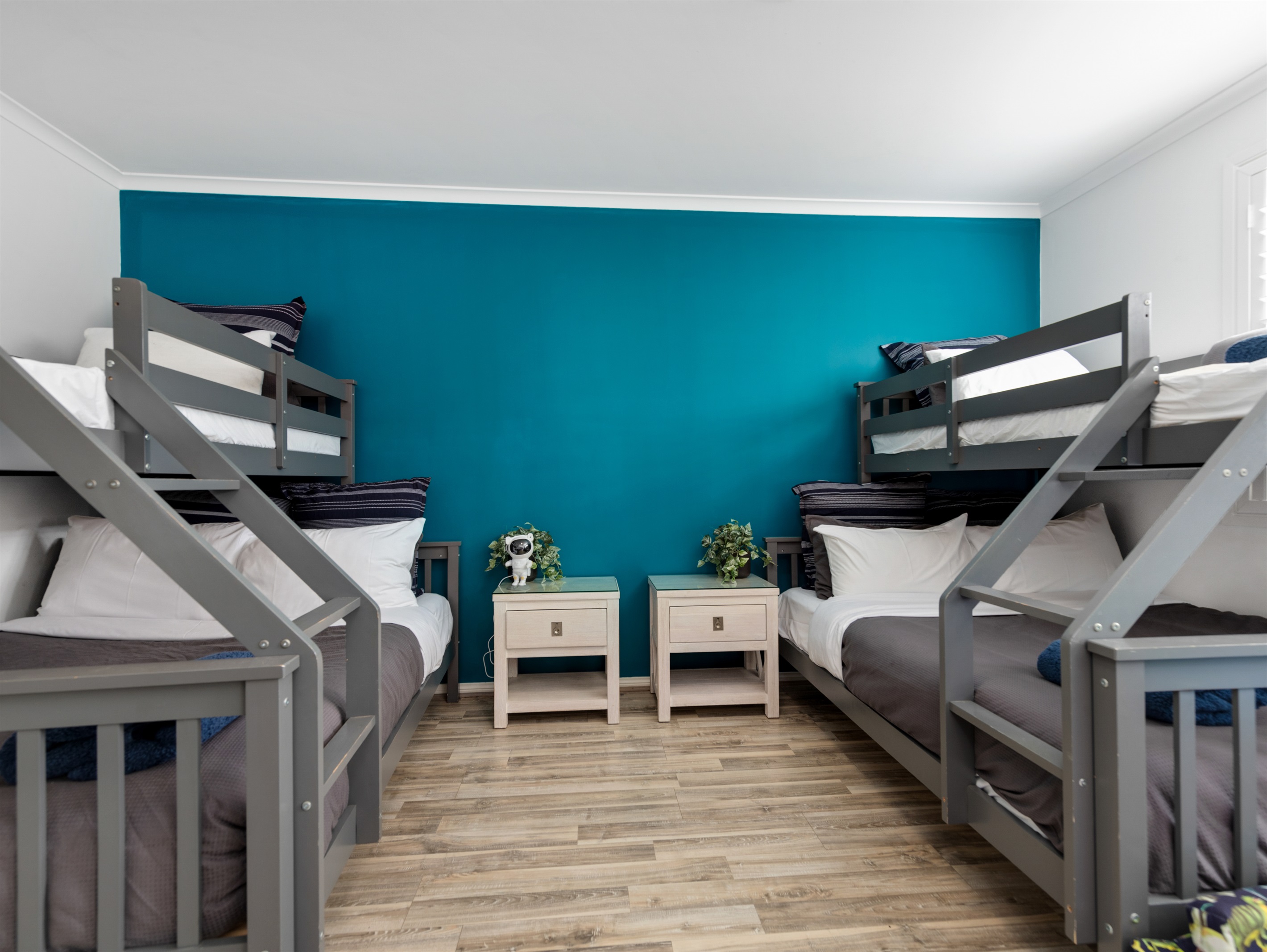 Skyes Beach House - Upstairs Accommodation - Malua Bay