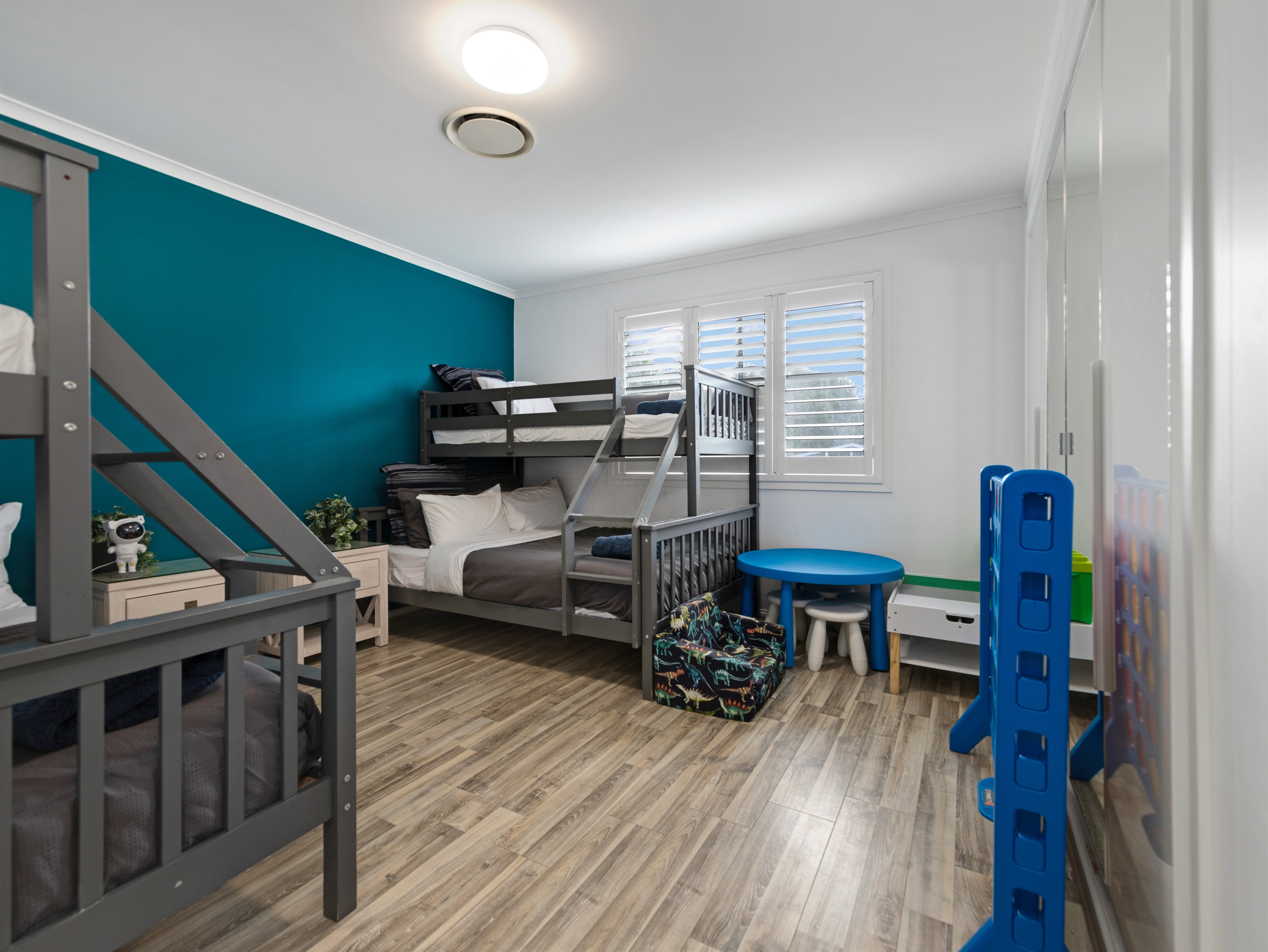 Skyes Beach House - Upstairs Accommodation - Malua Bay