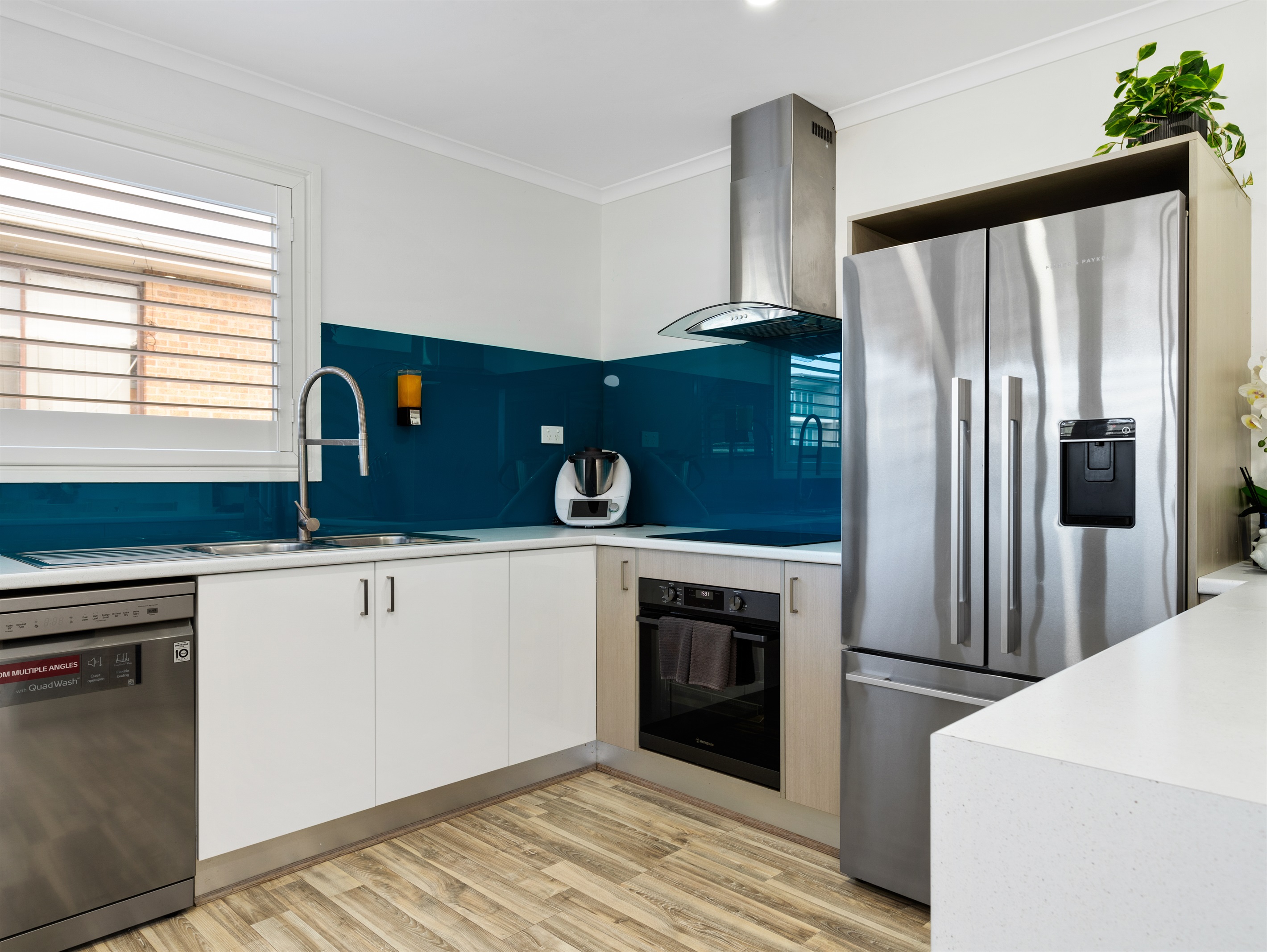 Skyes Beach House - Upstairs Accommodation - Malua Bay