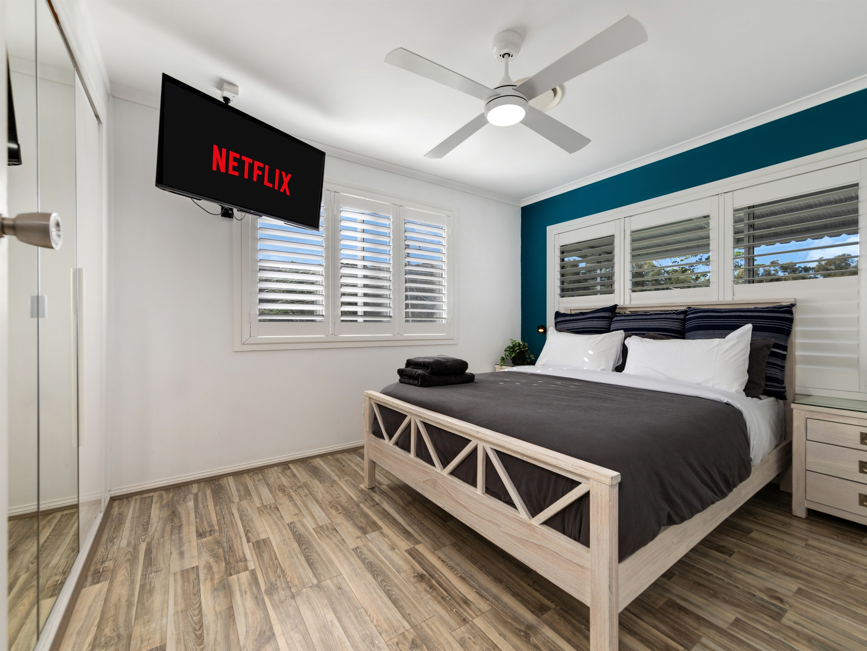 Skyes Beach House - Upstairs Accommodation - Malua Bay