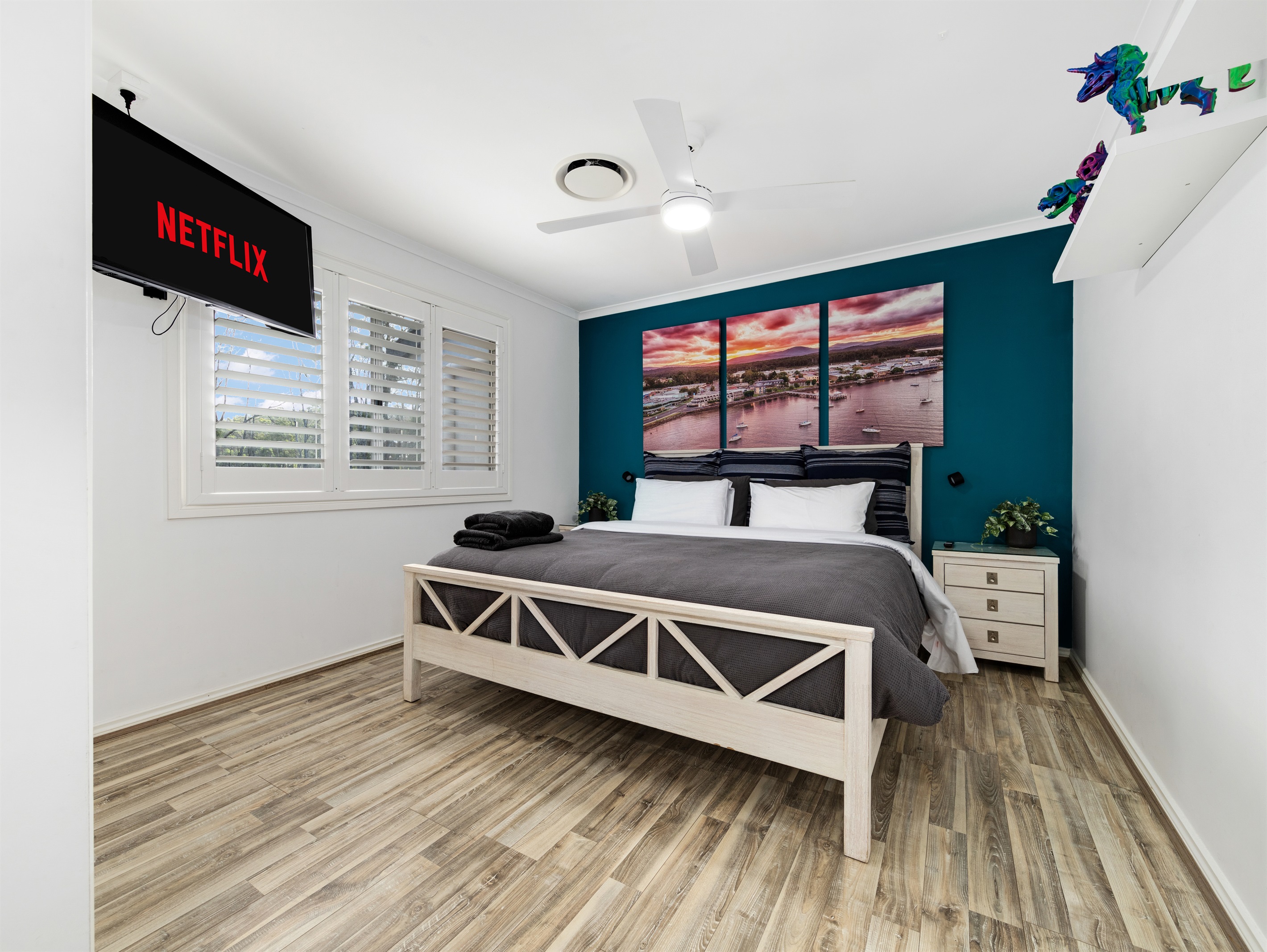 Skyes Beach House - Upstairs Accommodation - Malua Bay