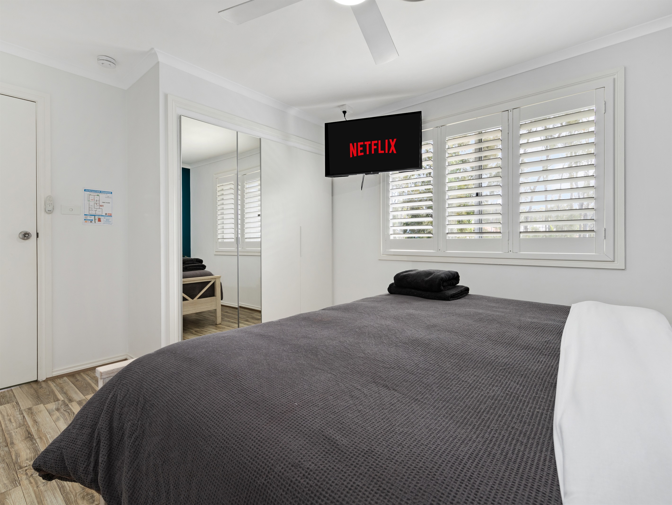 Skyes Beach House - Upstairs Accommodation - Malua Bay