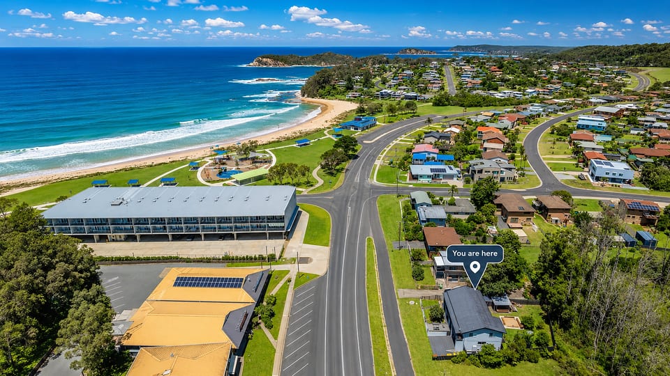 Skye’s Beach House in Malua Bay, one of Batemans Bay’s top beachside suburbs, just a 2-minute walk to Malua Bay Beach.