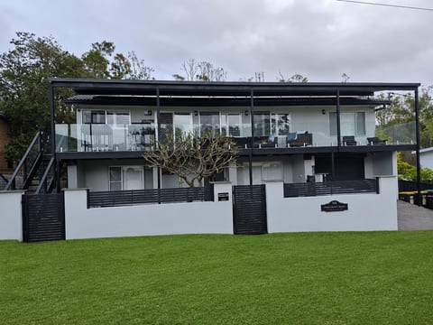 The view from the front : Skye’s Beach House Malua Bay combines a large beach house layout with a premium Batemans Bay position, just a 2-minute walk to the beach.