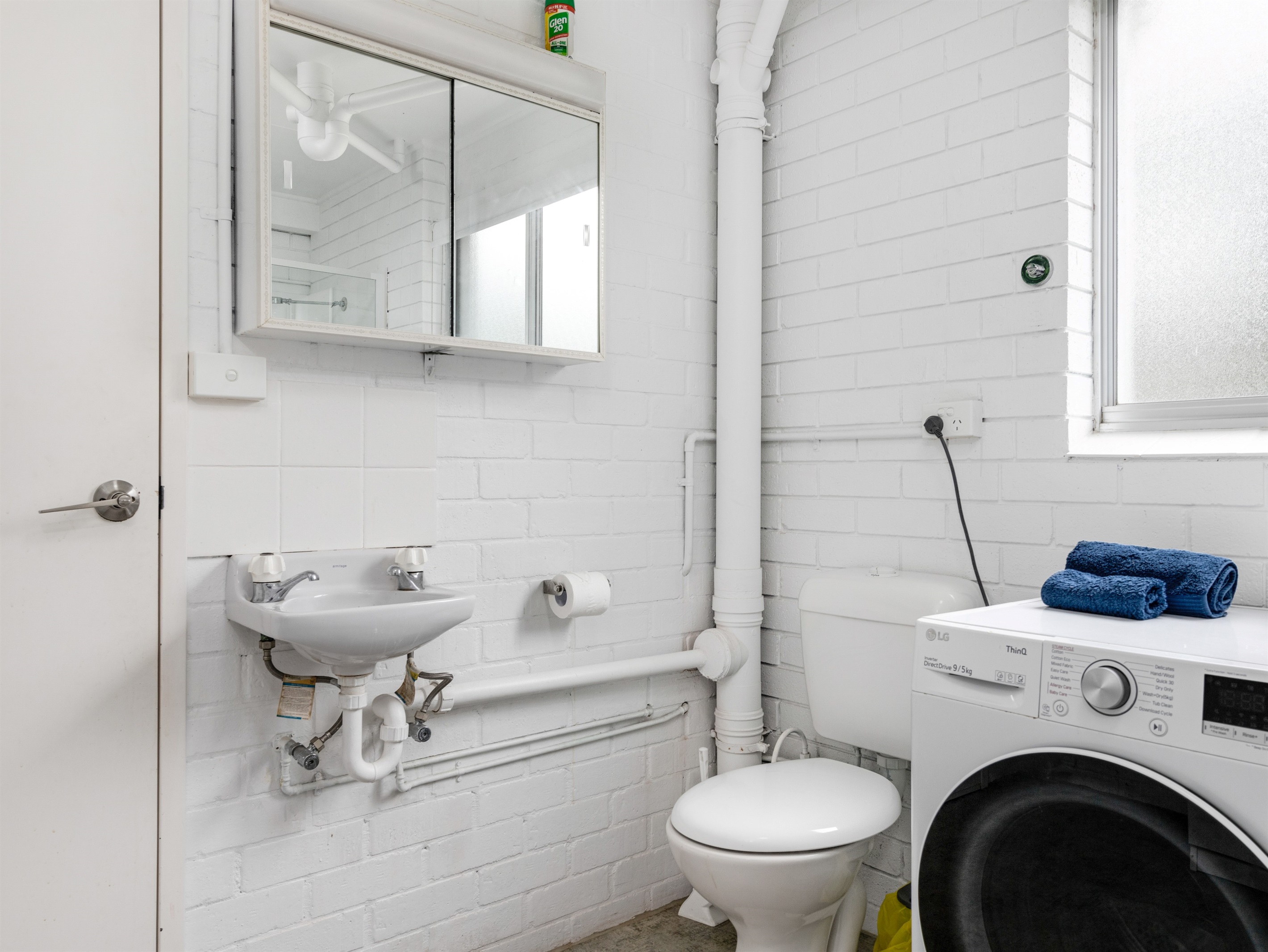 Downstairs Bathroom/Laundry