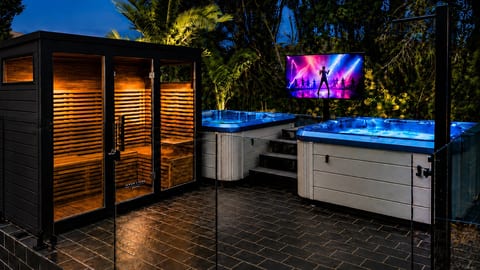 Spas and Sauna Deck : Your Malua Bay stay at Skye’s Beach House features 2 hydrotherapy spas, an outdoor infrared sauna and a private entertainment area in the Batemans Bay region.