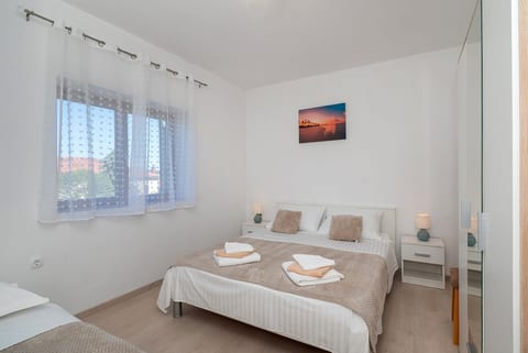 Apartments Šarić - Unit 376824-13
