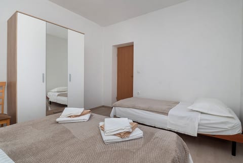 Apartments Šarić - Unit 376824-13