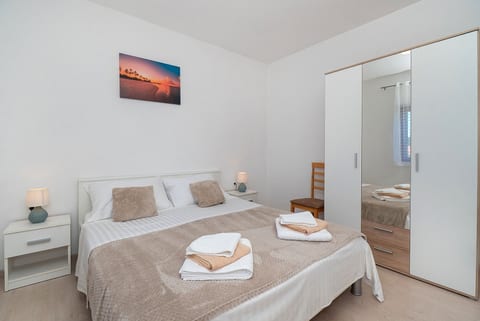 Apartments Šarić - Unit 376824-13