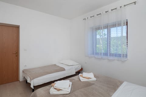 Apartments Šarić - Unit 376824-13