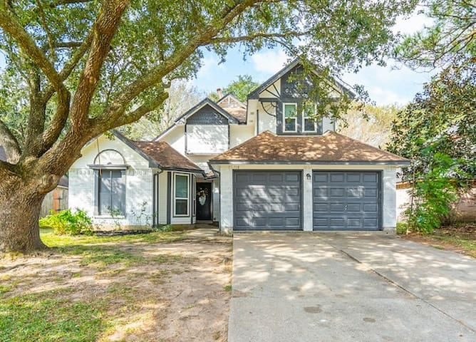 ~The Emerald Cottage~ - Friendswood