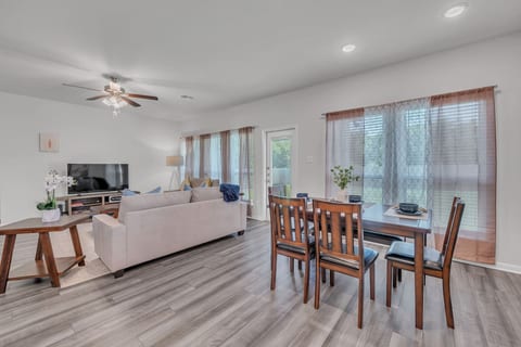 Troy 4BR Hub for Business Pros
