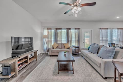 Troy 4BR Hub for Business Pros