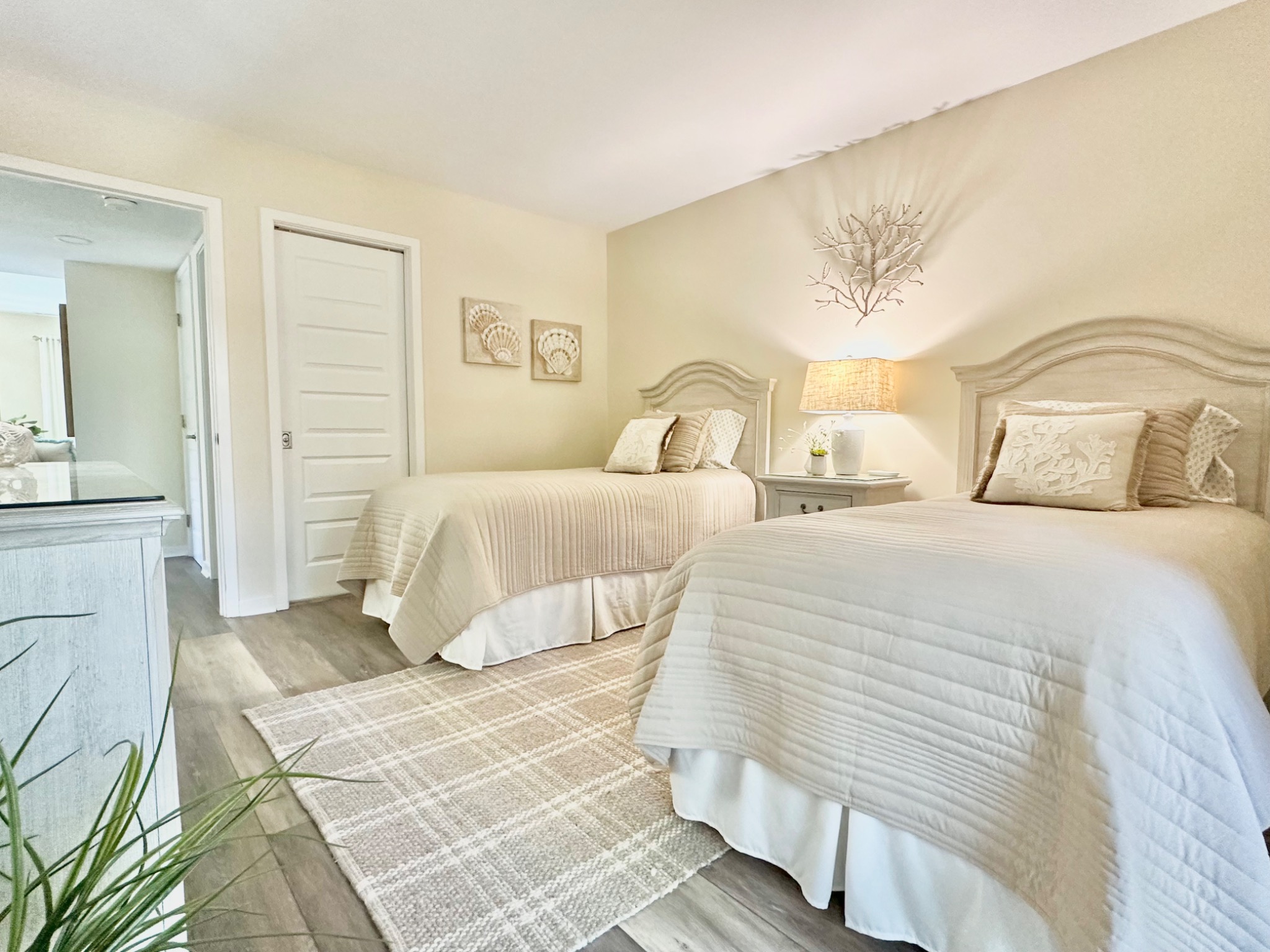 Guest bedroom - Coastal Chic at Inland Harbour - Hilton Head Island