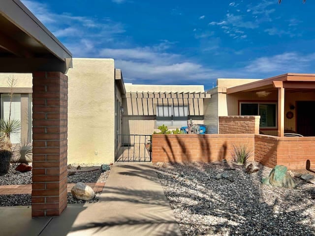 Casa de Conquistadores - Green Valley