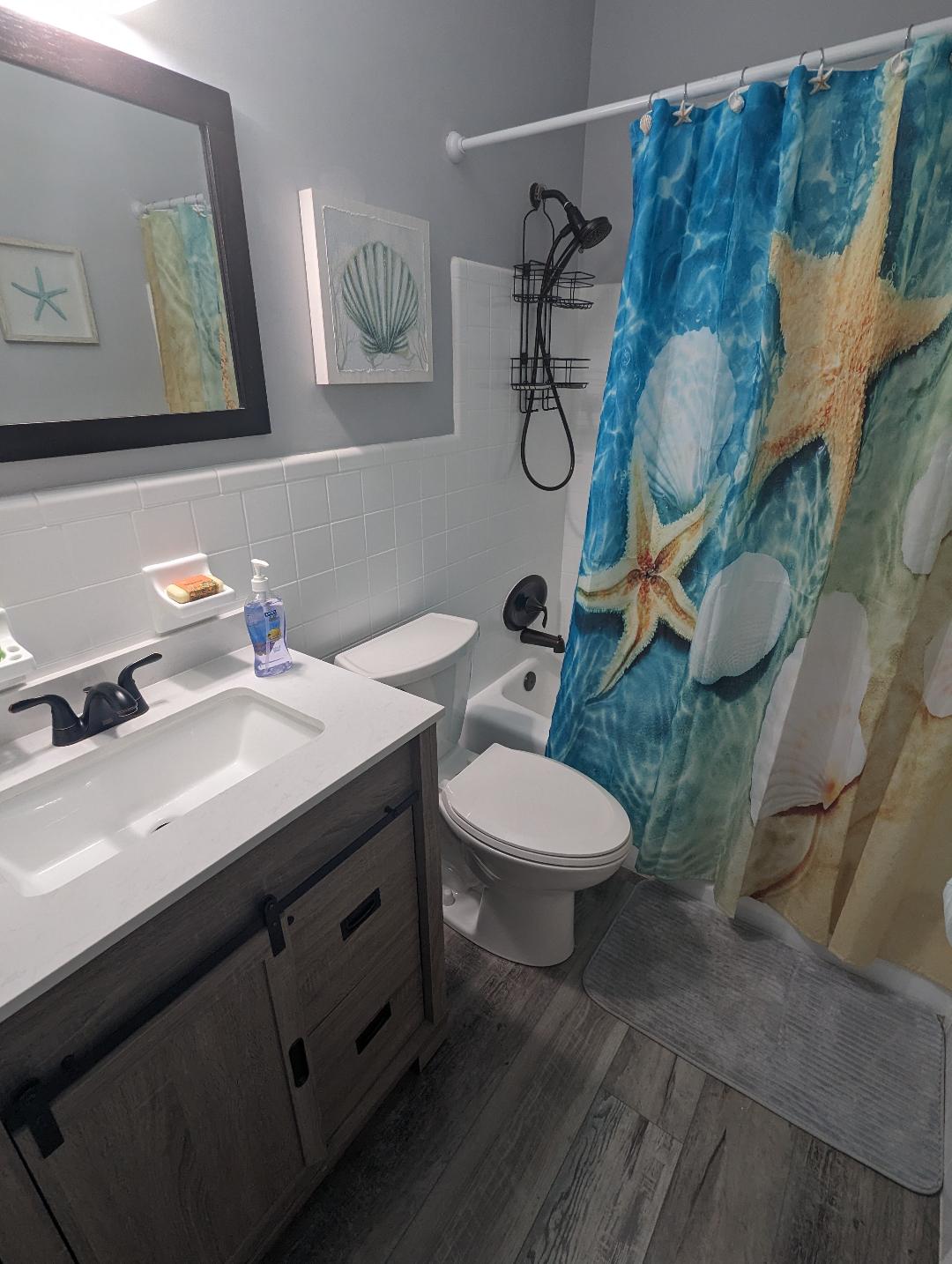 Guest Bathroom with Bathtub
