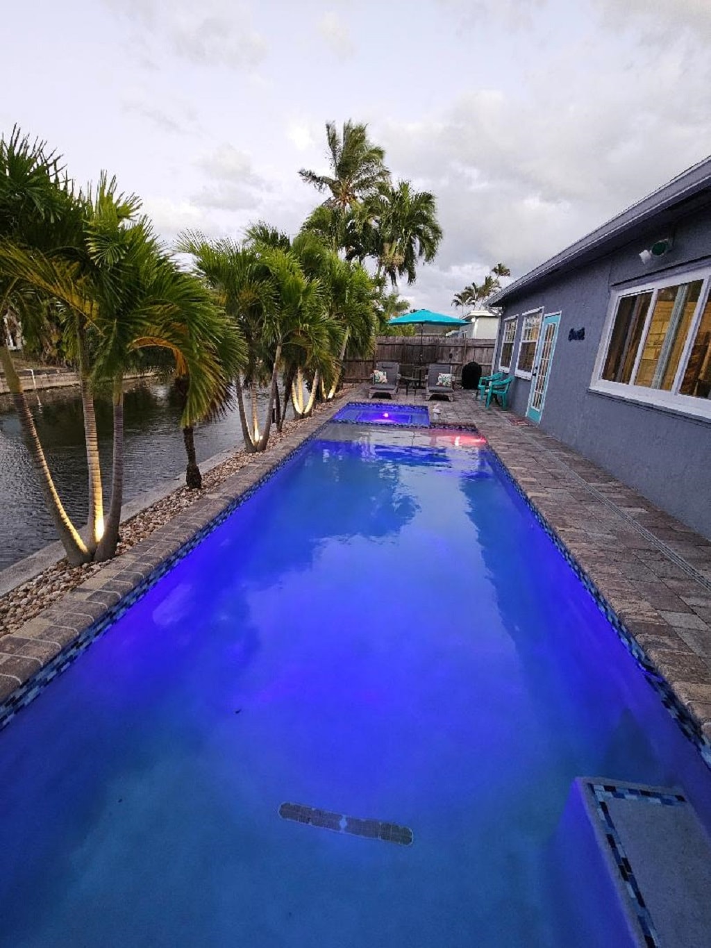 Elegant Landscape Lighting & Solar Tiki Torches Also Activate at Dusk