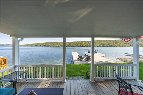 Keuka Waterfront Cottage*WiFi*Beach Area