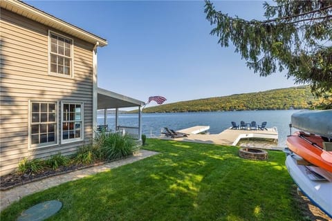Keuka Waterfront Cottage*WiFi*Beach Area